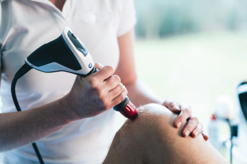 Liệu pháp sóng xung kích và Laser: Giải pháp toàn diện cho phục hồi cơ xương khớp